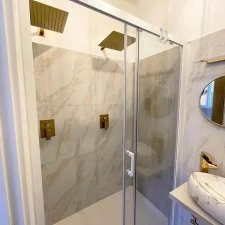 San Pietro 84 בית הארחה