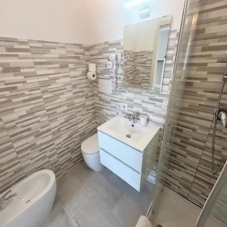 San Pietro 84 בית הארחה 4*